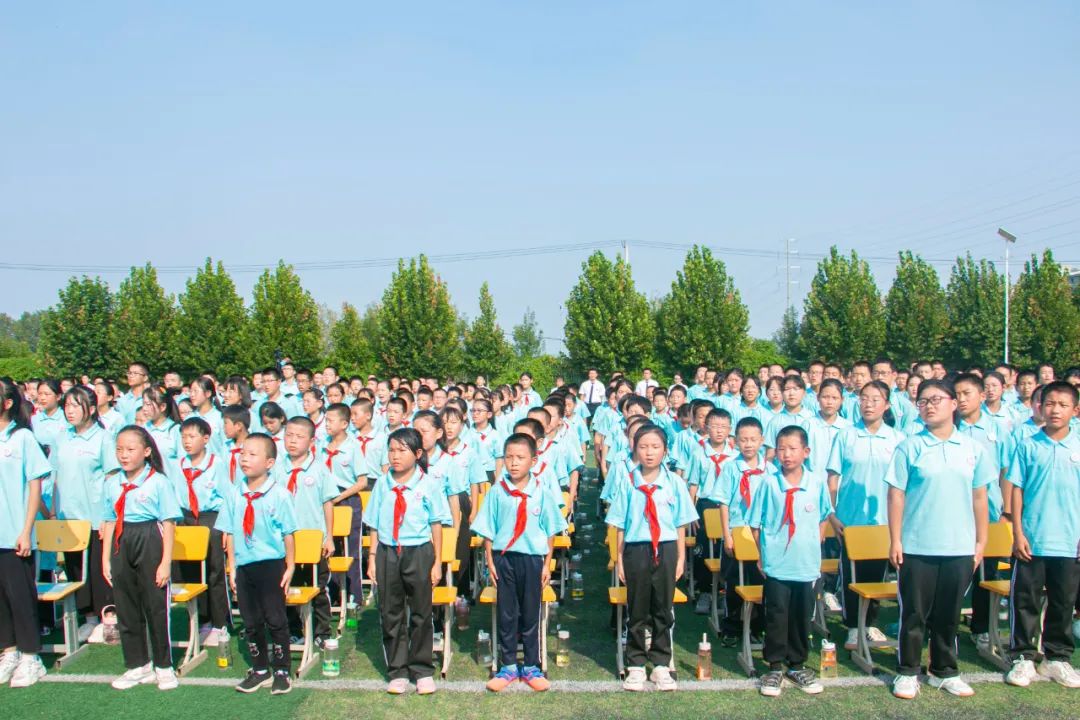 巨星国际官网教育集团《致爱心人士的求助信》，，共同呵护困境儿童成长